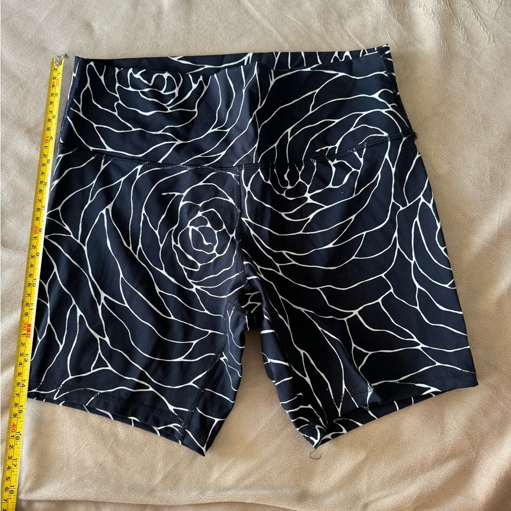 Lululemon Wunder Train High Rise Short 6”